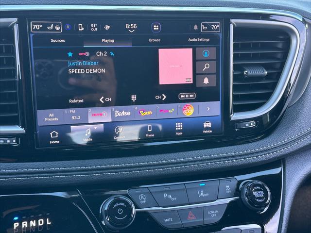 2027 Chrysler Pacifica Select