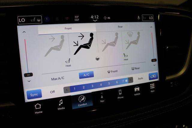 2027 Chrysler Pacifica Select
