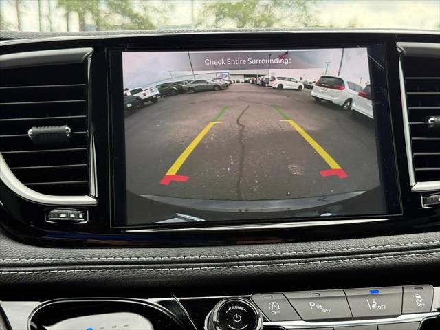 2027 Chrysler Pacifica Select