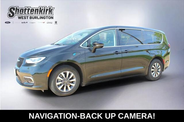 2024 Chrysler Pacifica Hybrid Select for sale in West Burlington, IA