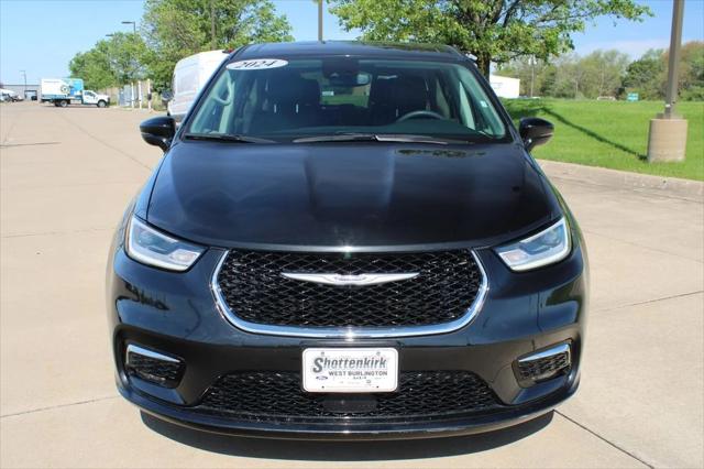 2024 Chrysler Pacifica Hybrid Select