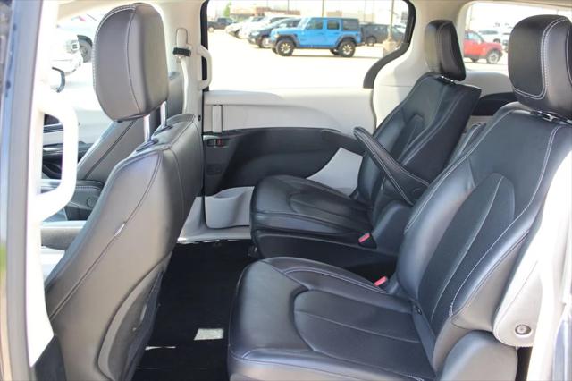 2024 Chrysler Pacifica Hybrid Select