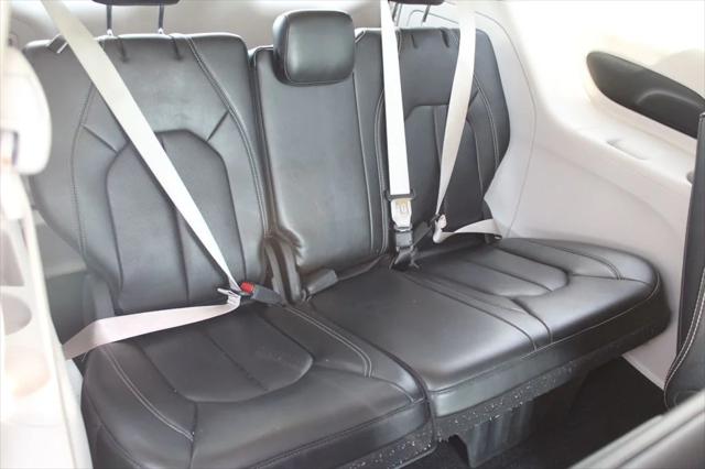 2024 Chrysler Pacifica Hybrid Select