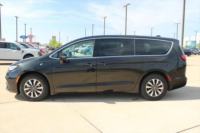 2024 Chrysler Pacifica Hybrid Select