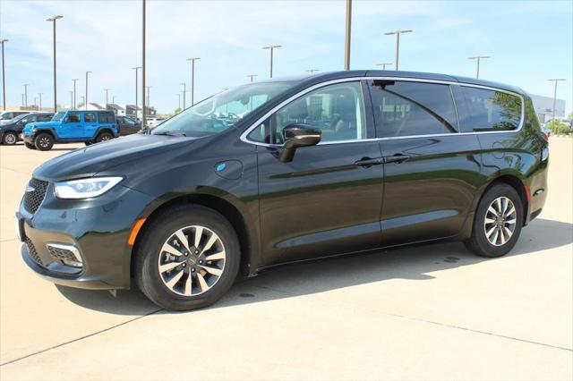 2024 Chrysler Pacifica Hybrid Select