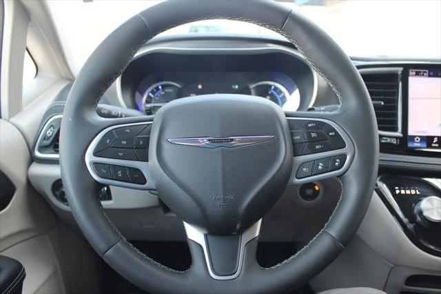 2024 Chrysler Pacifica Hybrid Select