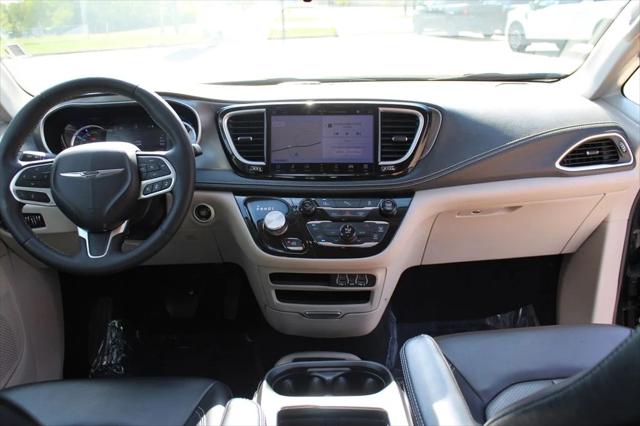 2024 Chrysler Pacifica Hybrid Select