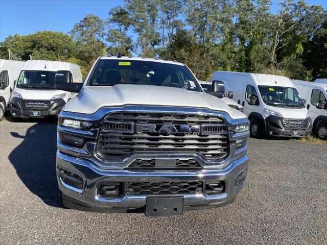 2026 RAM Ram 3500 Chassis Cab RAM 3500 TRADESMAN CREW CAB CHASSIS 4X4 60 CA 2026 RAM Ram 3500 Chassis Cab RAM 3500 TRADESMAN CREW CAB CHASSIS 4X4 60 CA