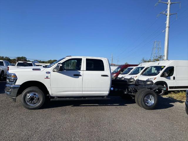 2026 RAM Ram 3500 Chassis Cab RAM 3500 TRADESMAN CREW CAB CHASSIS 4X4 60 CA 2026 RAM Ram 3500 Chassis Cab RAM 3500 TRADESMAN CREW CAB CHASSIS 4X4 60 CA