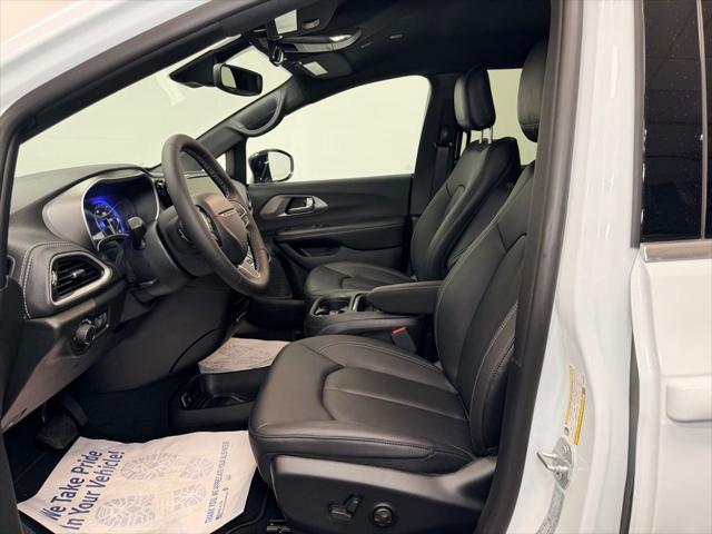 2027 Chrysler Pacifica PACIFICA SELECT AWD