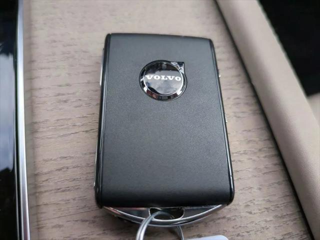 2026 Volvo XC90 Plus, B6 AWD Gas mild hybrid, Gasoline, Bright, 6 Seats