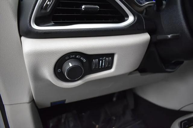 2023 Chrysler Voyager LX