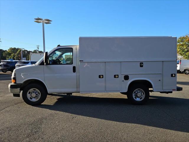 2025 Chevrolet Express Cutaway Work Van