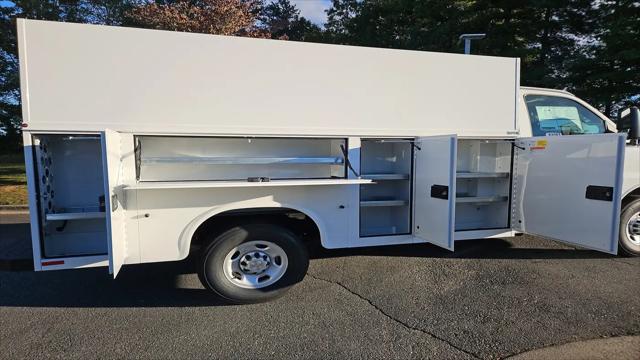 2025 Chevrolet Express Cutaway Work Van