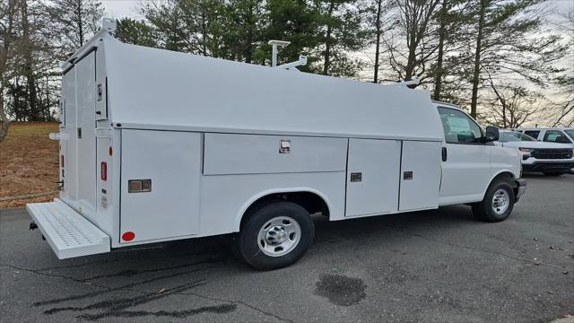 2025 Chevrolet Express Cutaway Work Van
