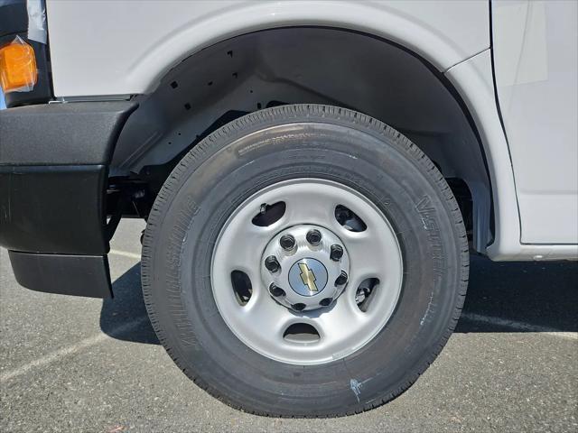 2025 Chevrolet Express Cargo Van RWD 2500 Regular Wheelbase WT
