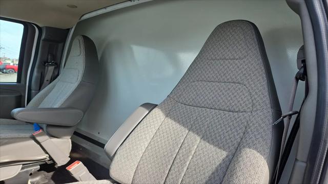 2025 Chevrolet Express Cutaway 4500 Van