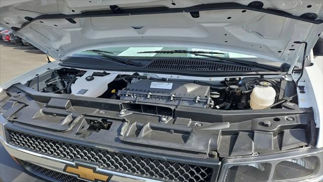 2025 Chevrolet Express Cutaway 4500 Van