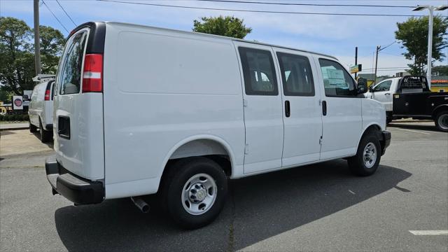 2025 Chevrolet Express Cargo Van RWD 2500 Regular Wheelbase WT
