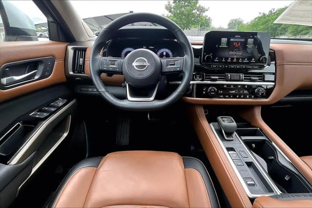 2025 Nissan Pathfinder Platinum FWD