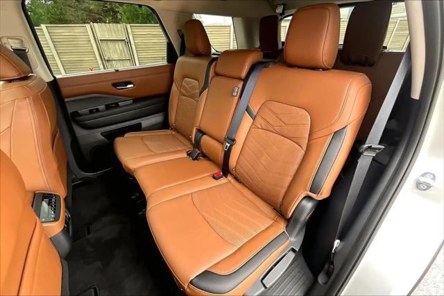 2025 Nissan Pathfinder Platinum FWD
