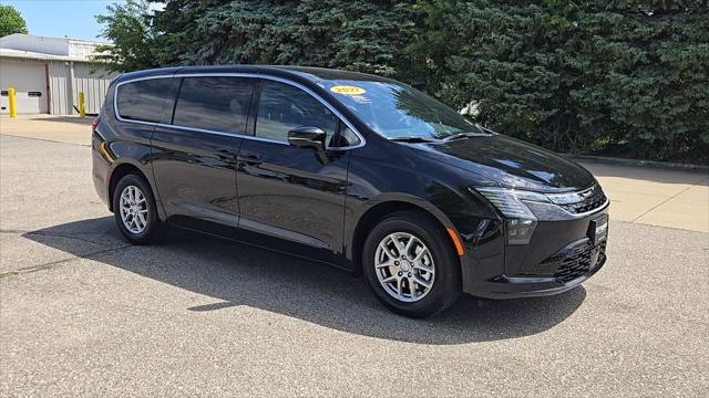 2027 Chrysler Pacifica PACIFICA SELECT