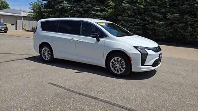 2027 Chrysler Pacifica PACIFICA SELECT AWD