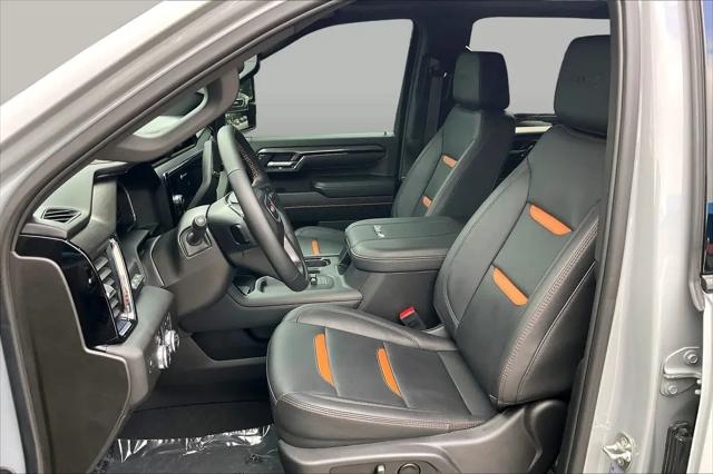 2025 GMC Sierra 2500HD 4WD Crew Cab Standard Bed AT4