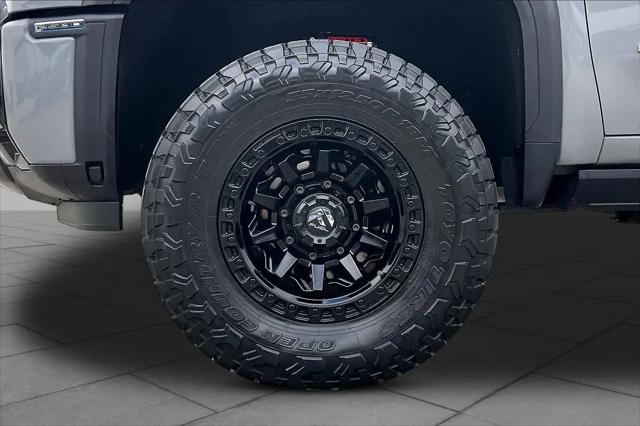 2025 GMC Sierra 2500HD 4WD Crew Cab Standard Bed AT4