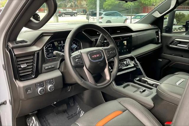 2025 GMC Sierra 2500HD 4WD Crew Cab Standard Bed AT4