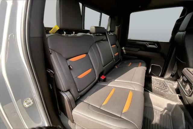 2025 GMC Sierra 2500HD 4WD Crew Cab Standard Bed AT4
