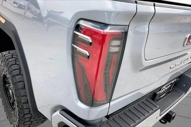 2025 GMC Sierra 2500HD 4WD Crew Cab Standard Bed AT4