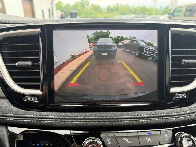 2027 Chrysler Pacifica Select