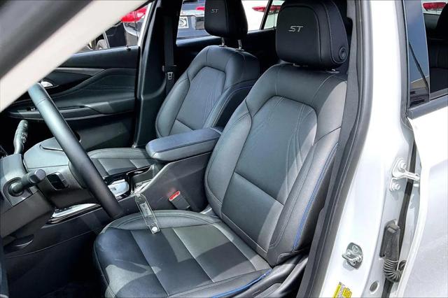 2025 Buick NV Sport Touring FWD