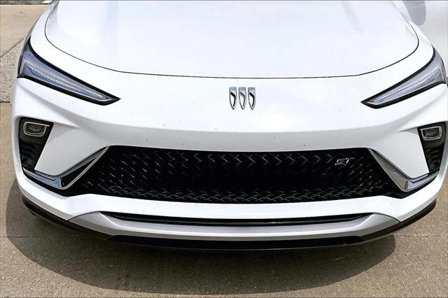 2025 Buick NV Sport Touring FWD