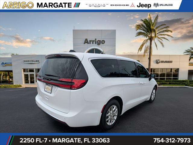 2027 Chrysler Pacifica Select
