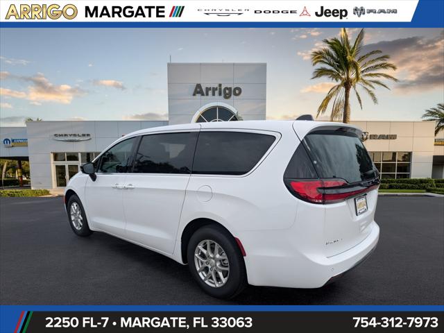 2027 Chrysler Pacifica Select