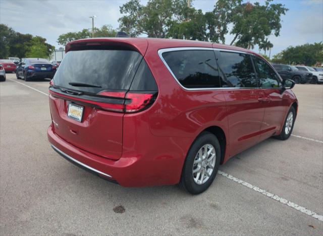 2027 Chrysler Pacifica Select