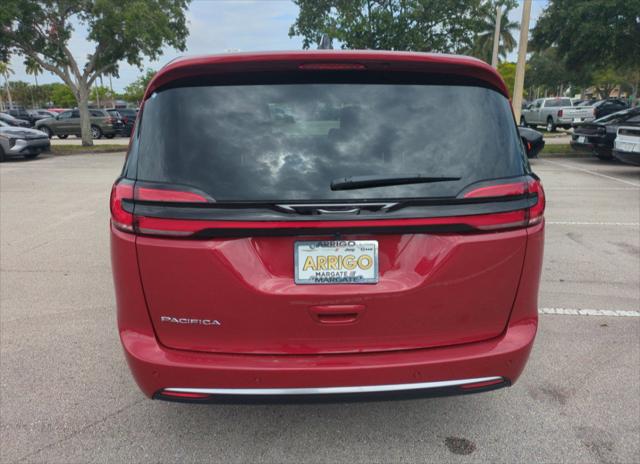 2027 Chrysler Pacifica Select