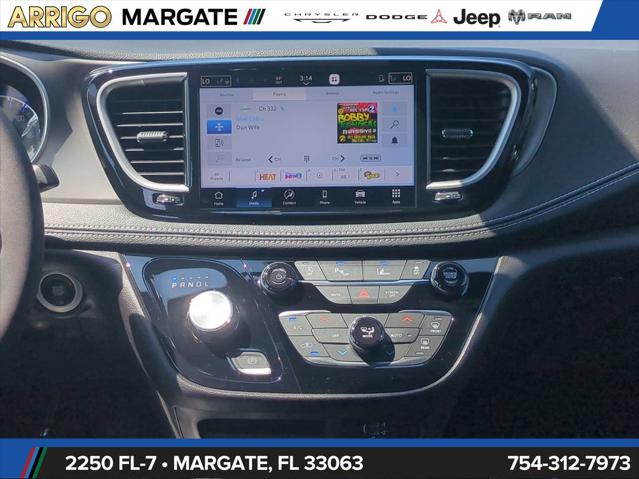 2027 Chrysler Pacifica Select