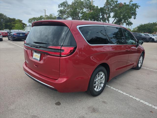 2027 Chrysler Pacifica Select