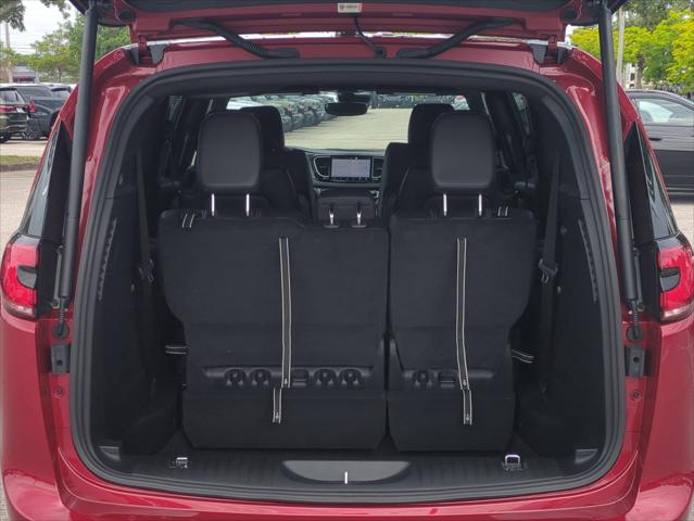 2027 Chrysler Pacifica Select