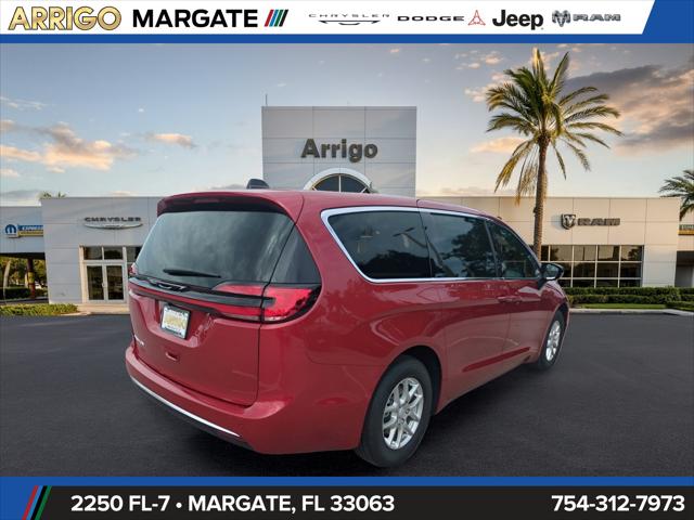 2027 Chrysler Pacifica Select
