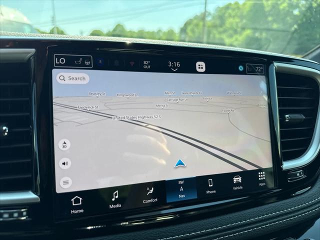 2027 Chrysler Pacifica Select