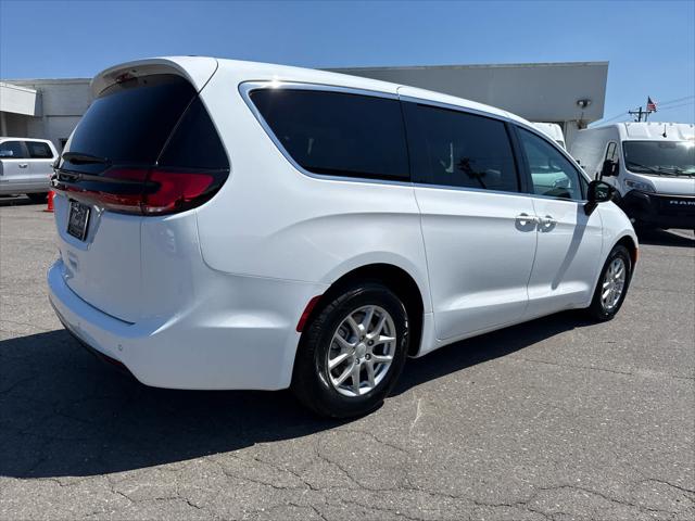 2027 Chrysler Pacifica Select