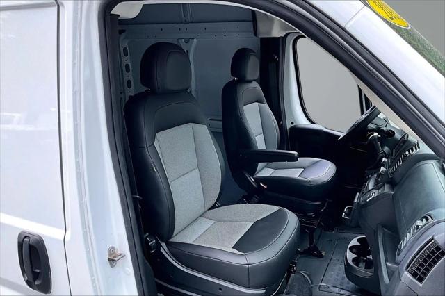 2025 Ram ProMaster 2500 Cargo Van Tradesman High Roof 136" WB w/Pass Seat