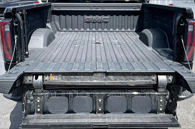 2025 GMC Sierra 2500HD Crew Cab, Standard Bed, AT4, 4WD