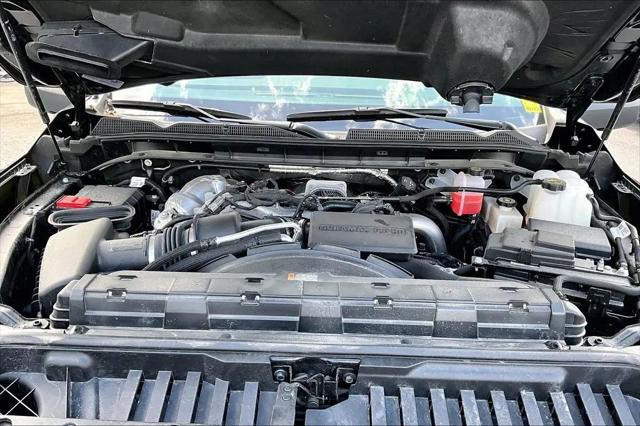 2025 GMC Sierra 2500HD Crew Cab, Standard Bed, AT4, 4WD