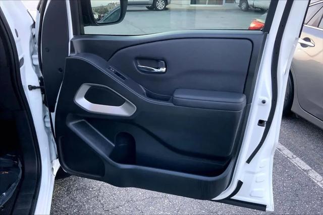 2022 Nissan Frontier Crew Cab SV 4x2