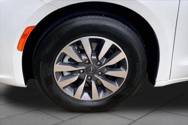 2024 Chrysler Pacifica Hybrid Select